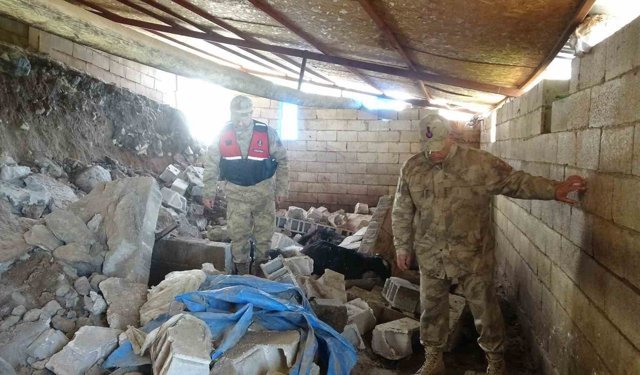 Ahır çöktü, 40 hayvan telef oldu