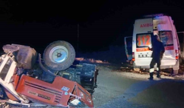 Ambulans traktöre arkadan çarptı: 4 yaralı