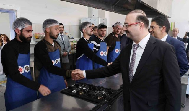 Denetimli serbestlik kapsamındaki 16 katılımcı, Atatürk Üniversitesinde Gastronomi ve mutfak sanatları eğitimi alacak