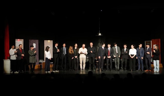 Erzurum Lisesi öğrencilerinden anlamlı sahne: '12 Öfkeli' büyük beğeni topladı