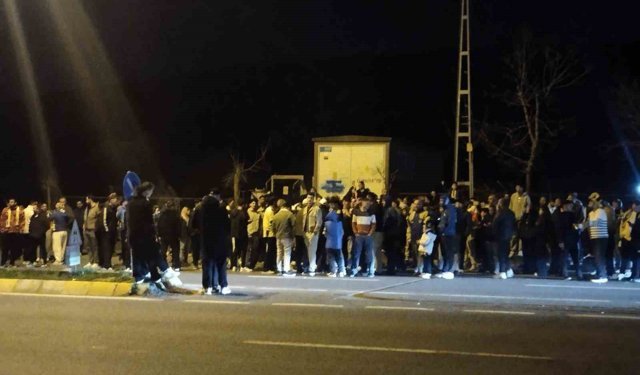 Fenerbahçeli taraftarlar Samandıra'da galibiyeti kutladı