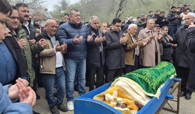 Gölette boğulan çocuk gözyaşlarıyla son yolculuğuna uğurlandı
