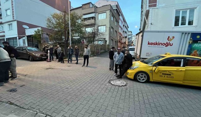 Harç karma makinesi, ticari taksinin üzerine devrildi