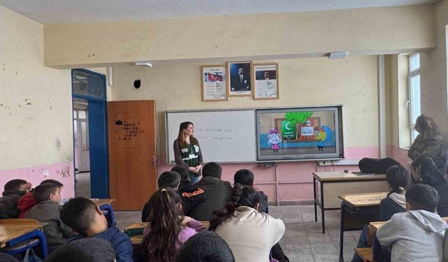 Kars Çerme Ortaokulu öğrencilerine bağımlılıkla mücadele eğitimi verildi