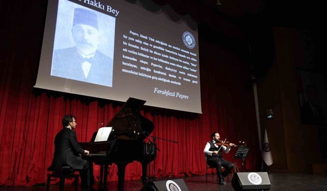 Keman ve piyano ile saklı kadim nağmeler: 'Türk müziği saz eserleri' Erzurum'da büyüledi