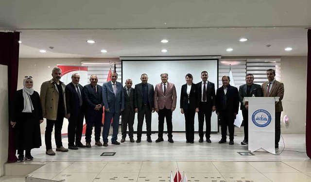 Muradiye'de 'Eğitim Yönetiminde Liderlik, Vizyon ve Yönetim Semineri' düzenlendi