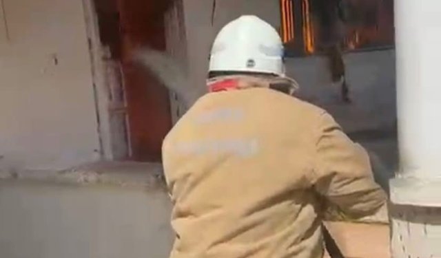 Müstakil ev alevlere teslim oldu