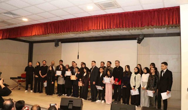 Oltu'da genç sesler ter döktü