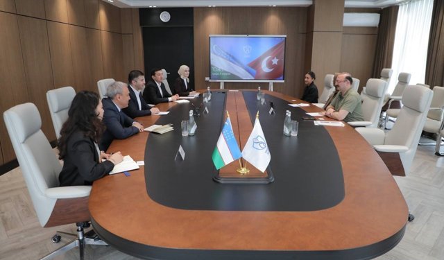 Rektör Hacımüftüoğlu'ndan Özbekistan'da kritik ilaç zirvesi