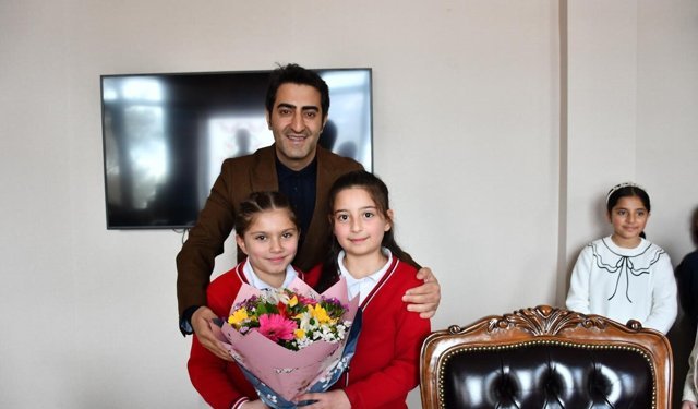 Sarıkamışlı öğrencilerden 'Oyuncu Beyinler' turnuvasında gururlandıran başarı