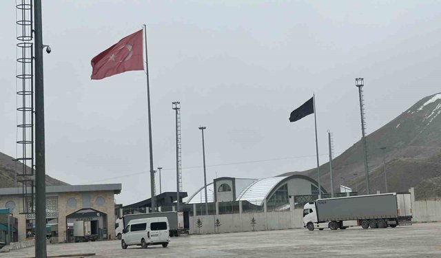 Sınır kapılarında sevkiyatlar koordineli, yolcu geçişleri kontrollü sürdürülüyor