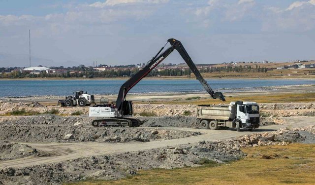 Van Gölü'nde 2 milyon 86 bin metreküp dip çamuru temizlendi