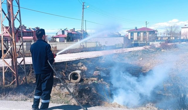 Van'da anız yangını