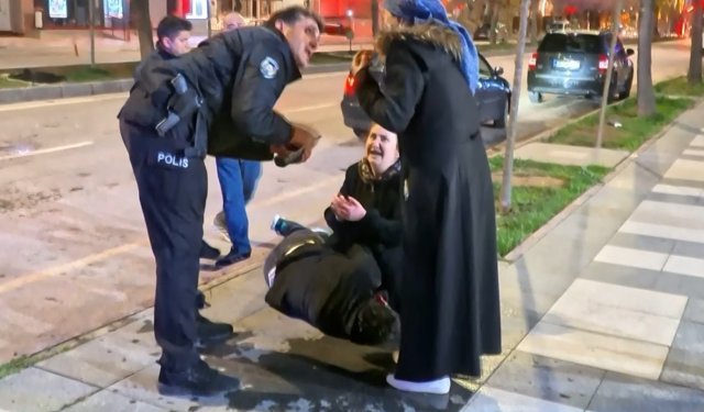 Yaralı oğlunun başındaki annenin feryadı yürekleri dağladı