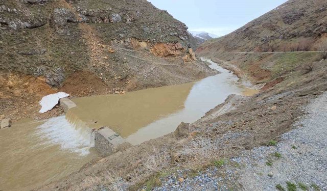 Bahçesaray'da su taşkını tehlikesi