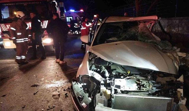 Beykoz'da servis minibüsü ile otomobil çarpıştı: 1'i ağır 12 yaralı