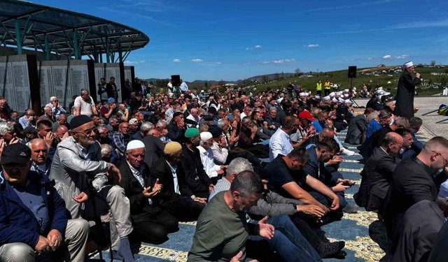 Bosna Hersek Savaşı sırasında öldürülen 6 kişi toprağa verildi