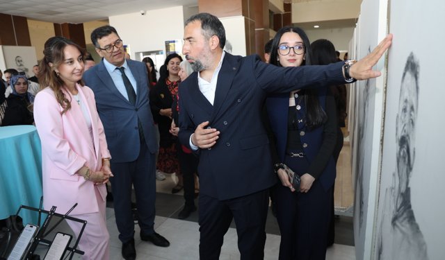 Iğdır Üniversitesinde “Karakalem Desen Sergisi” Sanatseverlerle Buluştu