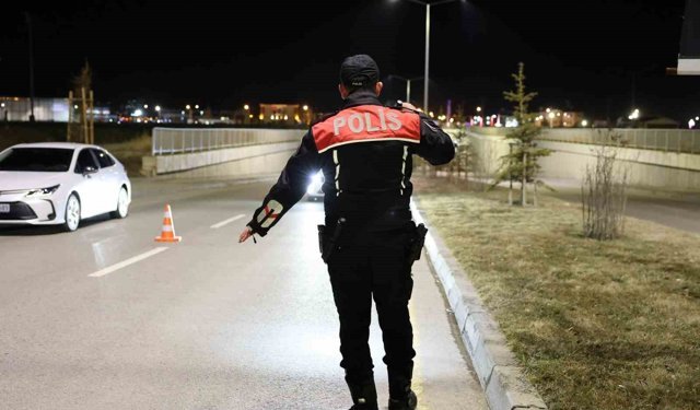 Erzurum Emniyeti suça ve suçluya göz açtırmıyor: 284 şahıs adalete teslim edildi