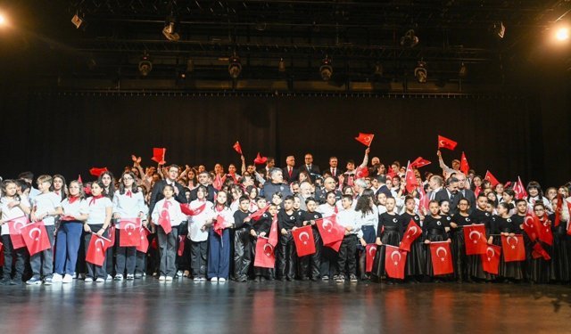 Erzurum'da çocuklar gönlünce bayramlarını kutladı