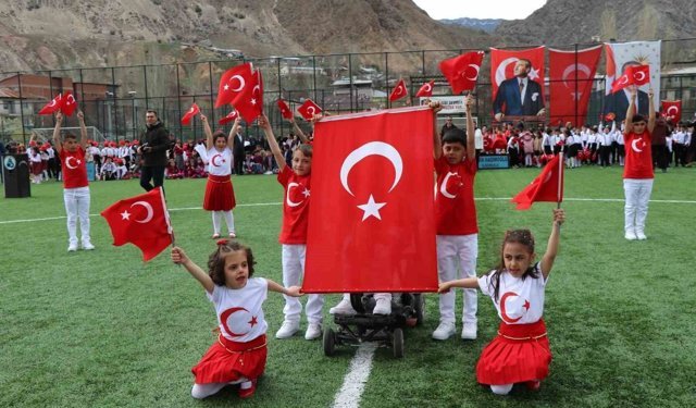 Erzurum'un Oltu ilçesinde 23 Nisan coşkusu