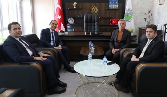 Vali Taşolar’dan Hoşhaber Beldesine Ziyaret