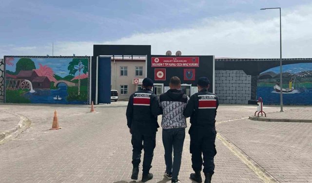 Jandarma çeşitli suçlardan aranan 45 kişiyi yakaladı