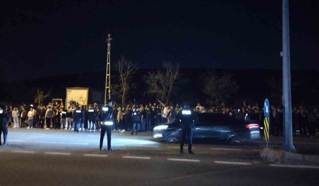 Samandıra'da Fenerbahçeli taraftarlar yönetim ve futbolculara tepki gösterdi