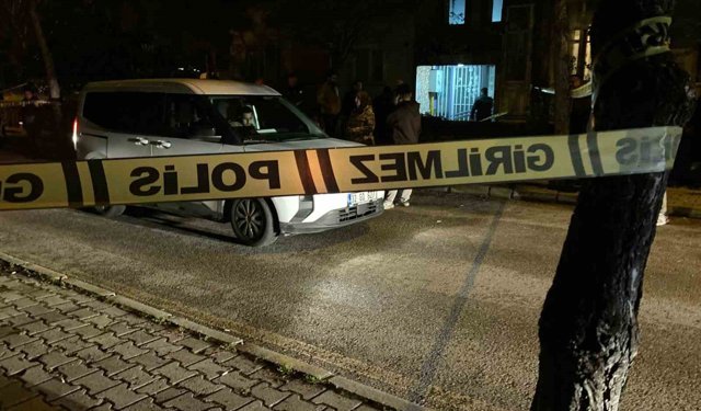 Tartıştığı akrabasını silahla yaralayıp intihar etti