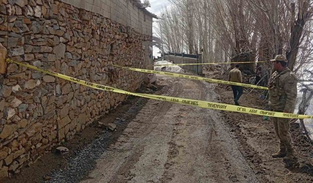 Yıkılma tehlikesi bulunan ahır güvenlik çemberine alındı