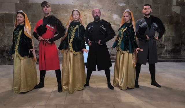 Ejder Kervansarayı'nda Sanat ve Kültür Buluşması: Kafkas Dansı Geceye Damga Vurdu
