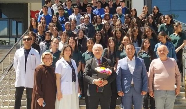 Atatürk Anadolu Lisesi Öğrencileri Prof. Dr. Selahattin ÇELEBİi’yle Buluştu.