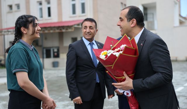 Vali M. Fırat Taşolar’dan Geleceğin Gençlerine Motivasyon Ziyareti