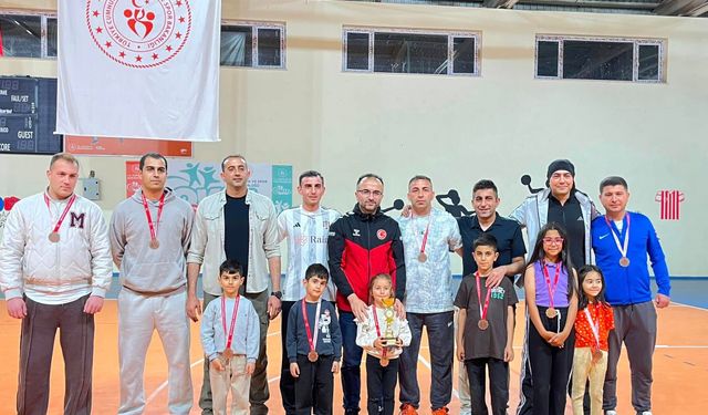Aralık’ta Gençlik Haftası Voleybol Turnuvası Görkemli Ödül Töreniyle Sona Erdi