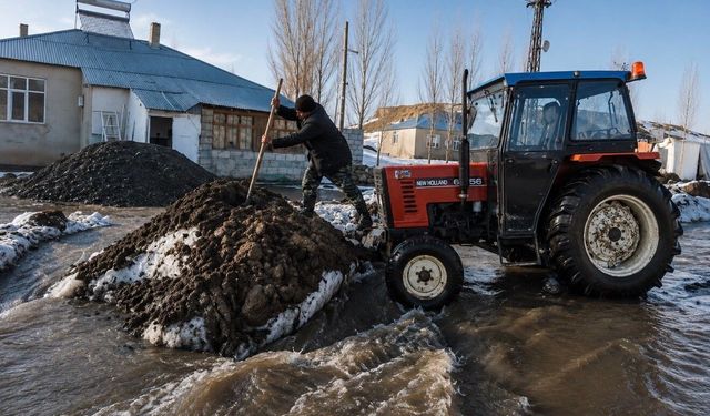 Ağrı'da köylüler sel sularına traktörlerle müdahale etti