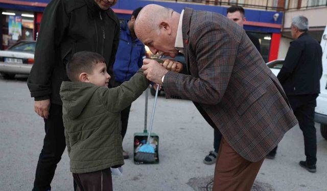 Başkan Sekmen; 'En büyük mutluluğumuz hemşehrilerimizin duasını almak'