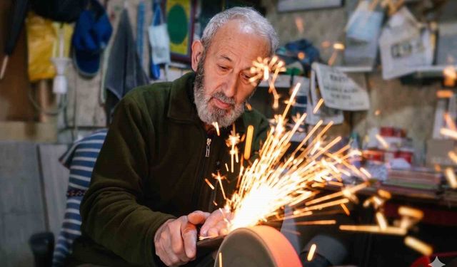 Bıçak Bileyicisi Kurban Bayramı mesaisine başladı