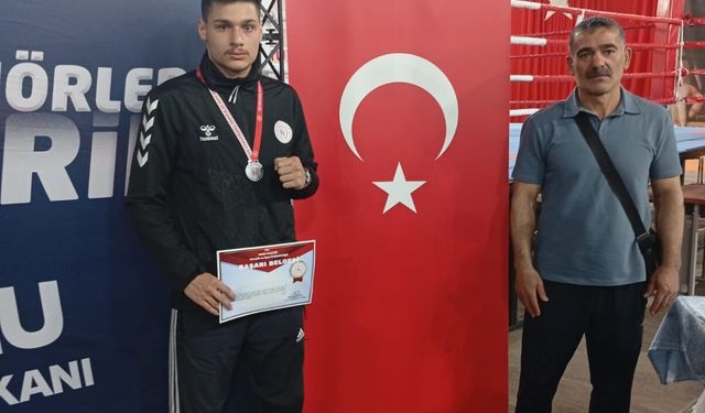 Iğdır’ın "Demir Yumruğu" Türkiye Kürsüsünde: Malik Ejder Dağdelen’den Gümüş Madalya!