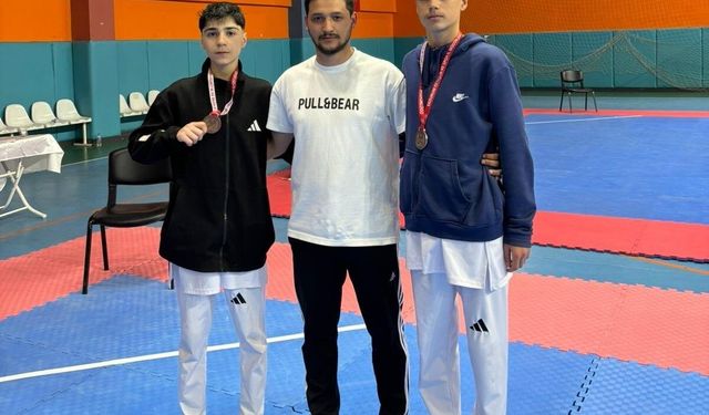 Erzurumlu öğrenciler Türkiye Şampiyonası'ndan 2 bronz madalya ile döndü