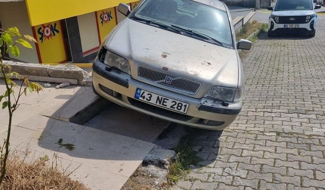 Freni boşalan araç doğal gaz borusunda askıda kaldı
