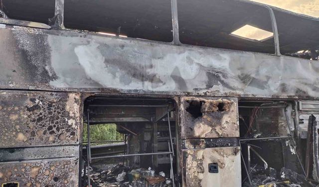 Geziye gelen tur otobüsü alev alev yandı