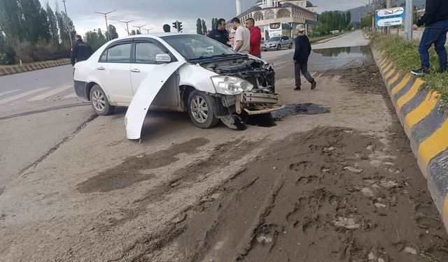 Hasköy'de hafriyat kamyonu ile otomobil çarpıştı: 1 yaralı