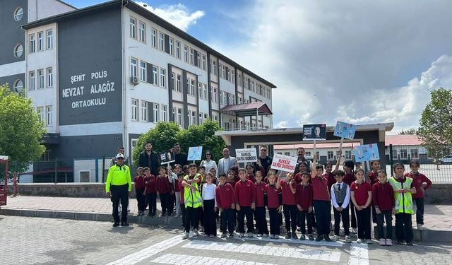 Karakoyunlu’da Trafik Haftası Etkinlikleri Kapsamında Öğrencilere Eğitim Verildi