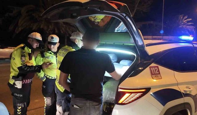 Kadıköy'de drift şovu yapan sürücüler yakalandı