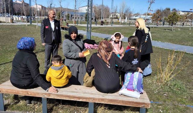 Kars'ta Açık Kapı'dan şiddetle mücadele için farkındalık seferberliği
