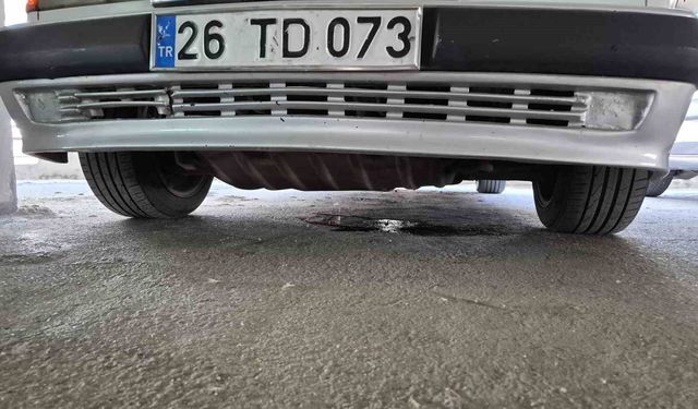 Katlı otoparkta yakıt sızdıran otomobil paniğe sebep oldu