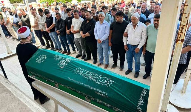 Motosiklet kazasında hayatını kaybeden genç sevenleri tarafından toprağa verildi