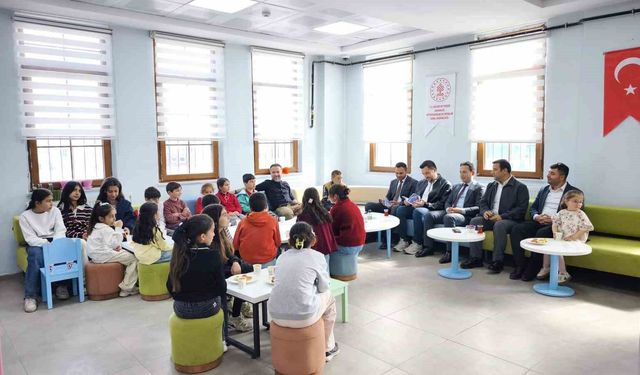Muradiye'nin minik yazarları ilk imzalarını attı