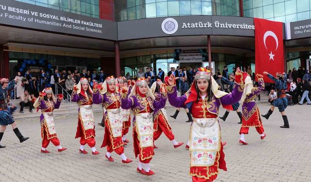 Oltu'da üniversitelilerin mezuniyet coşkusu