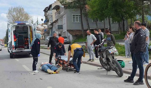Otomobile motosiklet çarptı: 1 yaralı